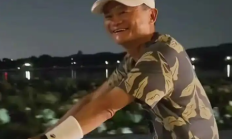 马云西湖边骑单车被偶遇