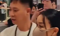 那英机场遇粉丝拥挤