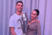 C罗求婚成功：九年恋情终成正果，乔治娜从柜姐到足坛第一夫人的传奇