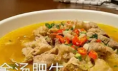 金汤酸菜粉丝牛肉：酸辣开胃的冬日暖心锅