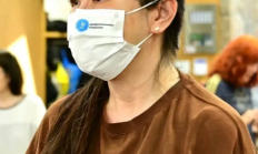 王祖贤近照曝光，朴素打扮难掩女神气质