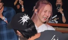 郑乃馨演唱会抱男友大哭：爱与梦想交织的深情告白