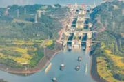 三峡枢纽2025年1-7月通过量近1亿吨：黄金水道激活长江经济带新动能